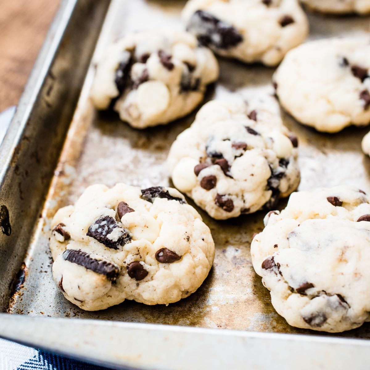 Home-style Soft Oreo Cheesecake Cookies
