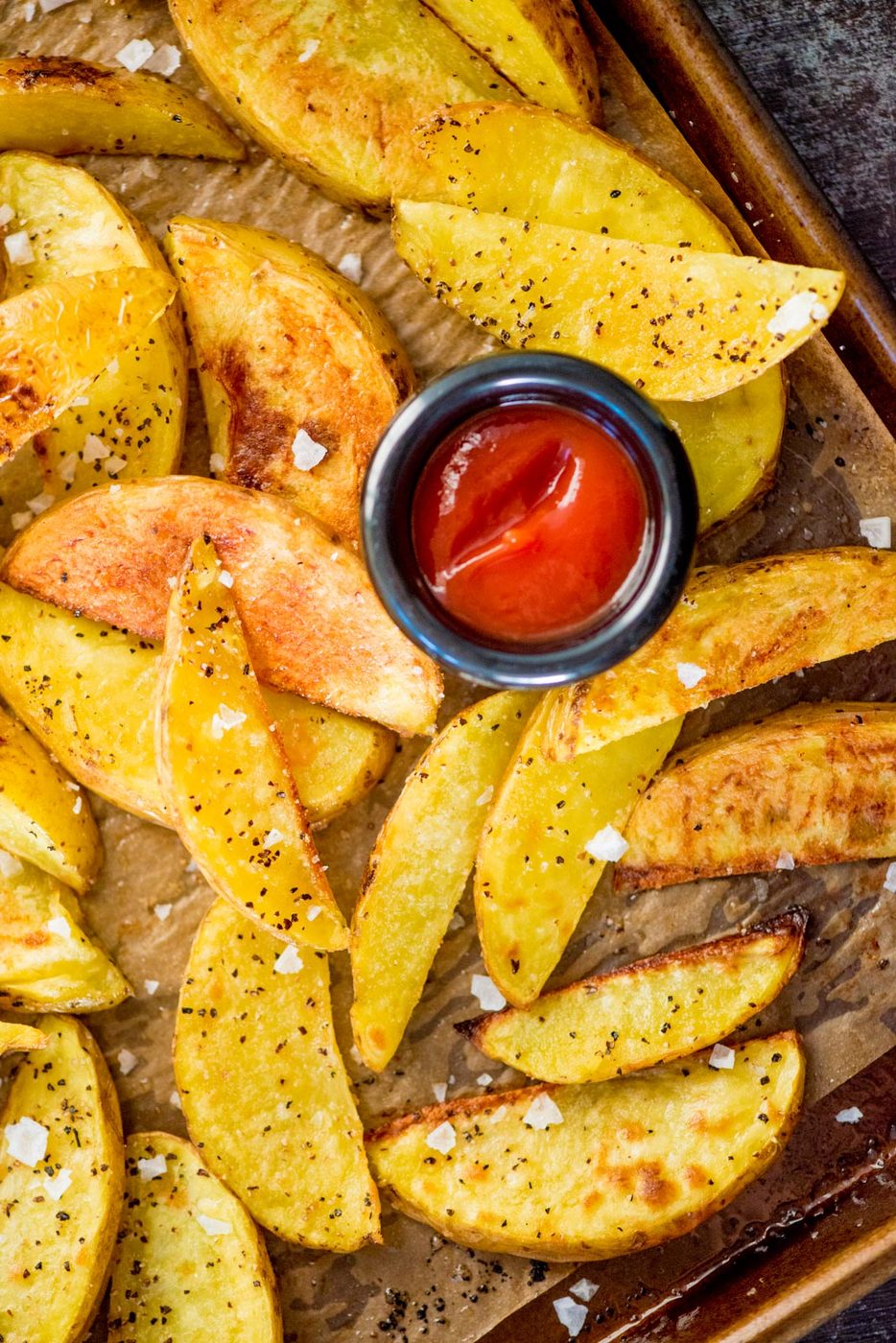 cooked crispy oven baked garlic potato wedges