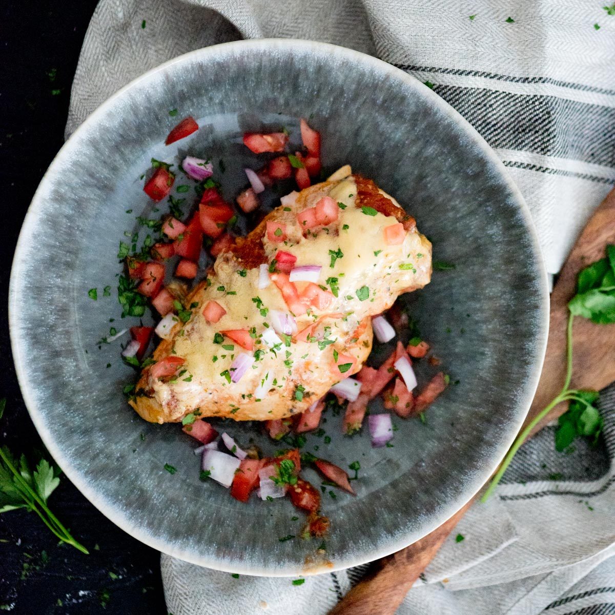 Slow Cooker Salsa Chicken and Queso