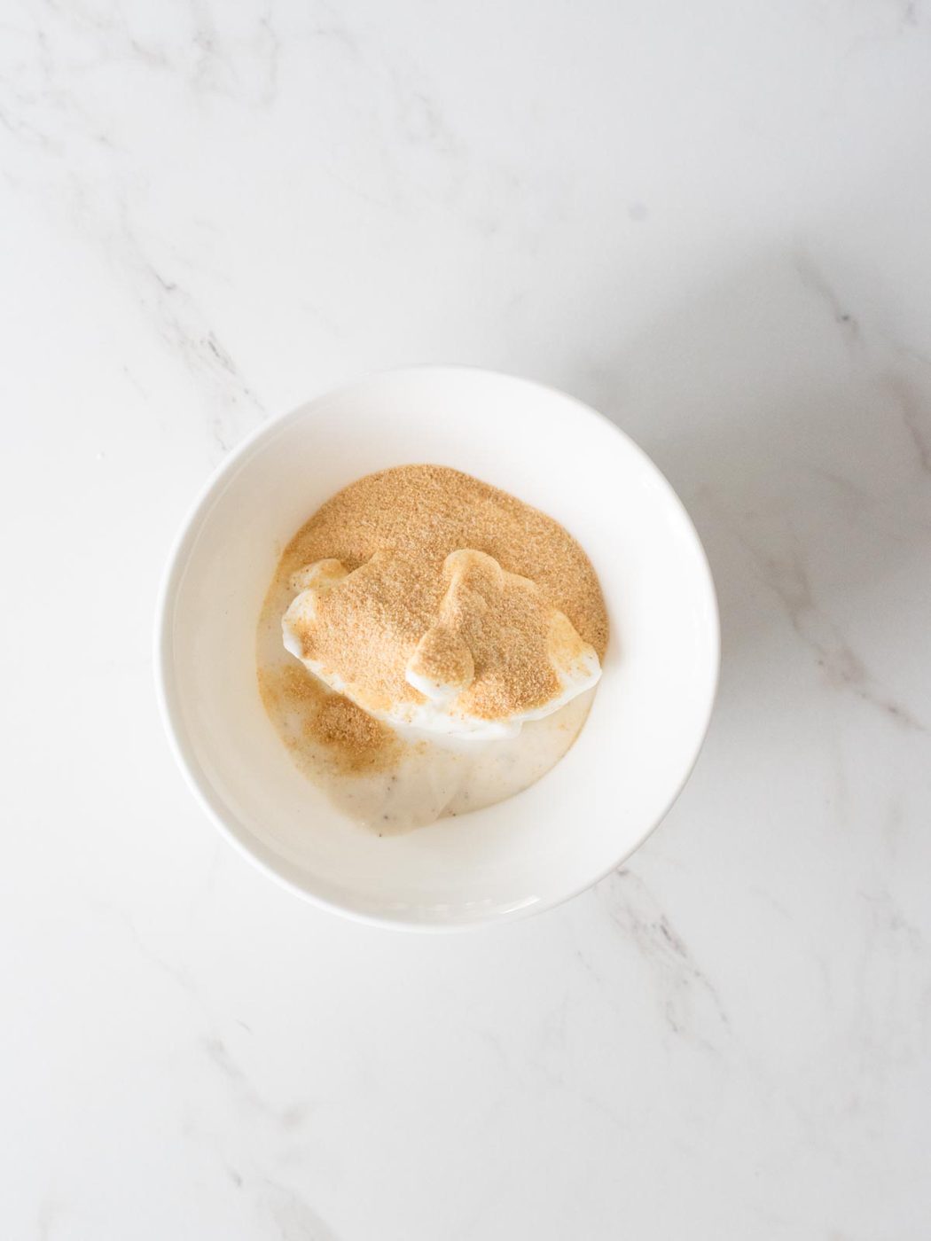 garlic powder, sour cream, and ranch in a bowl