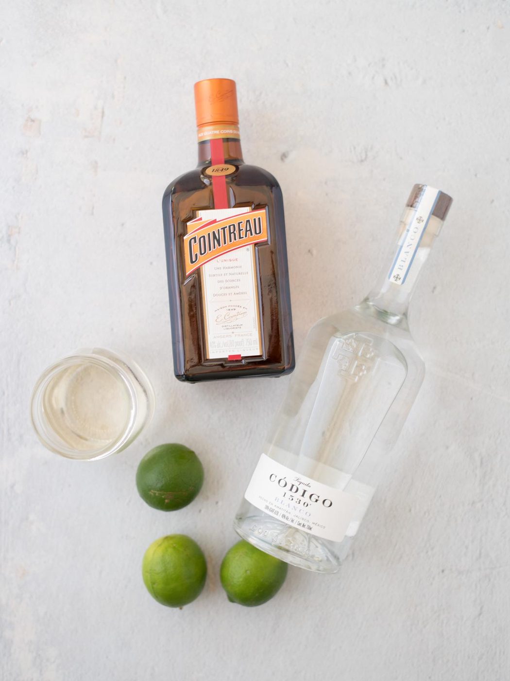 ingredients to make margarita on the rocks