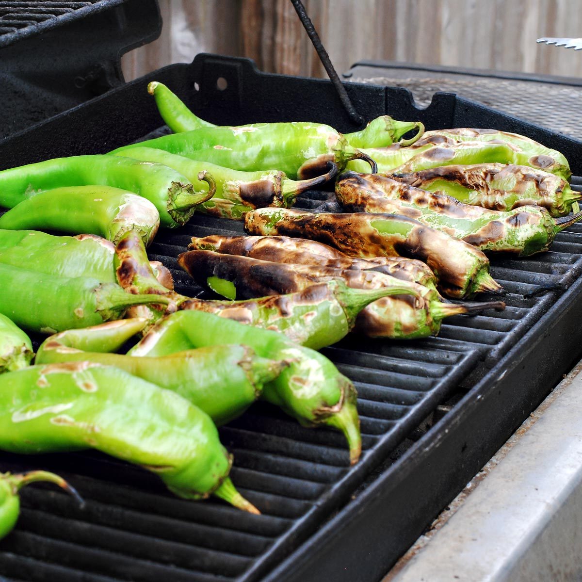 Home-style Roasting Green Chiles at Home