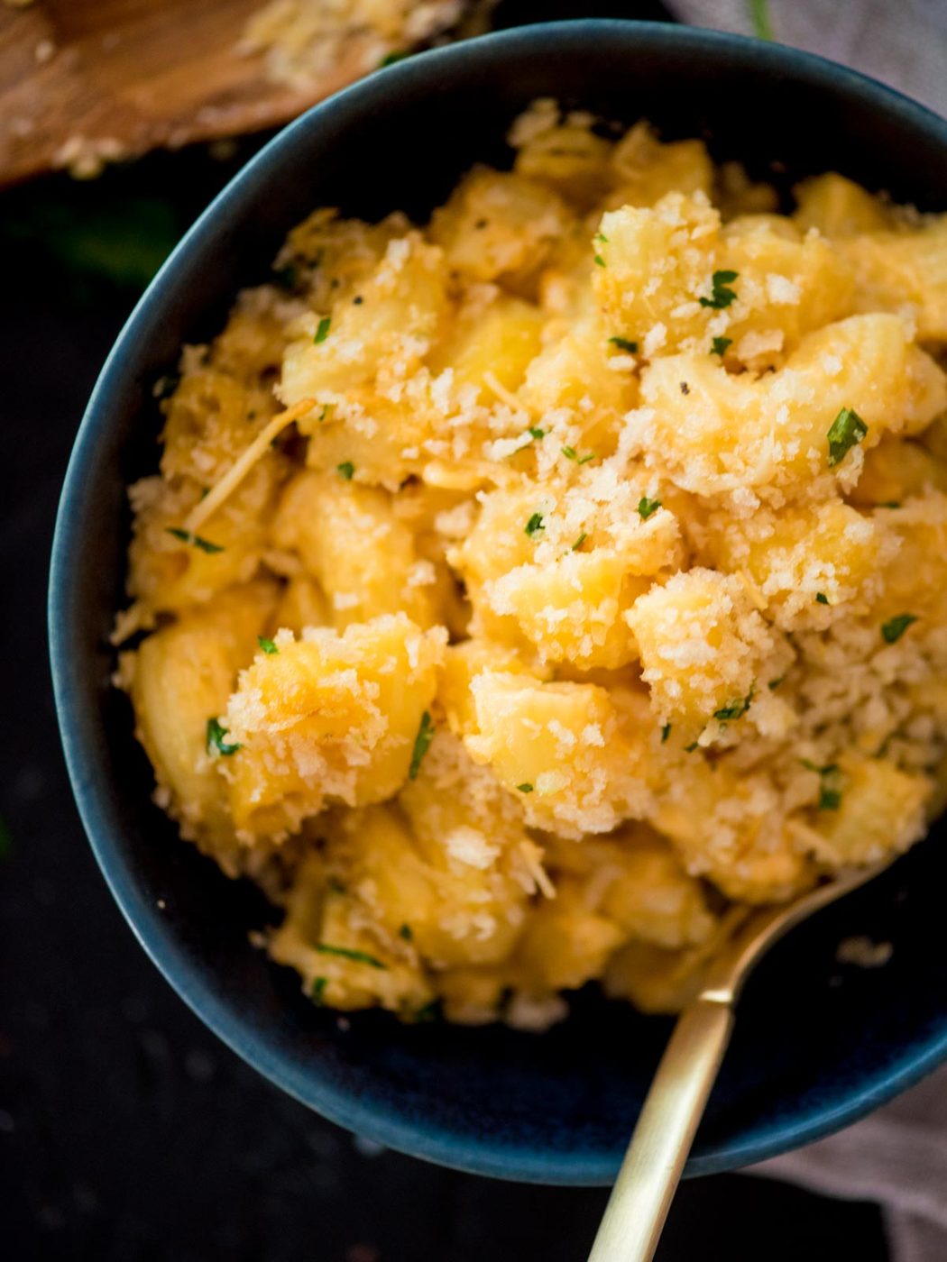 smoked macaroni and cheese with a fork in a blue bowl
