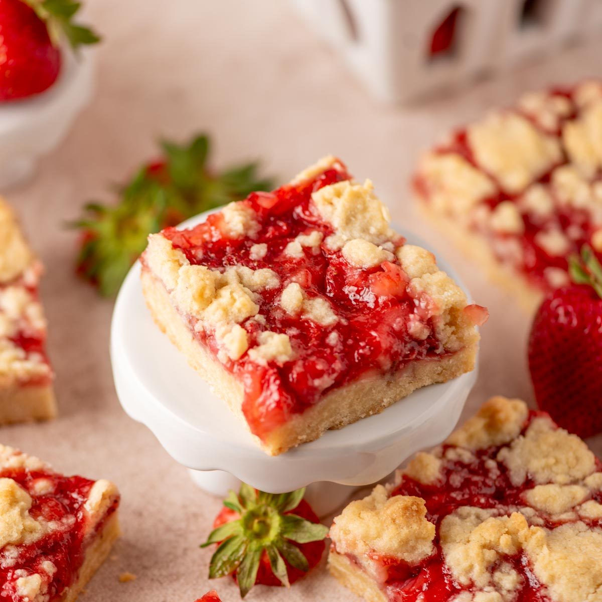 Home-style Strawberry Crumble Bars
