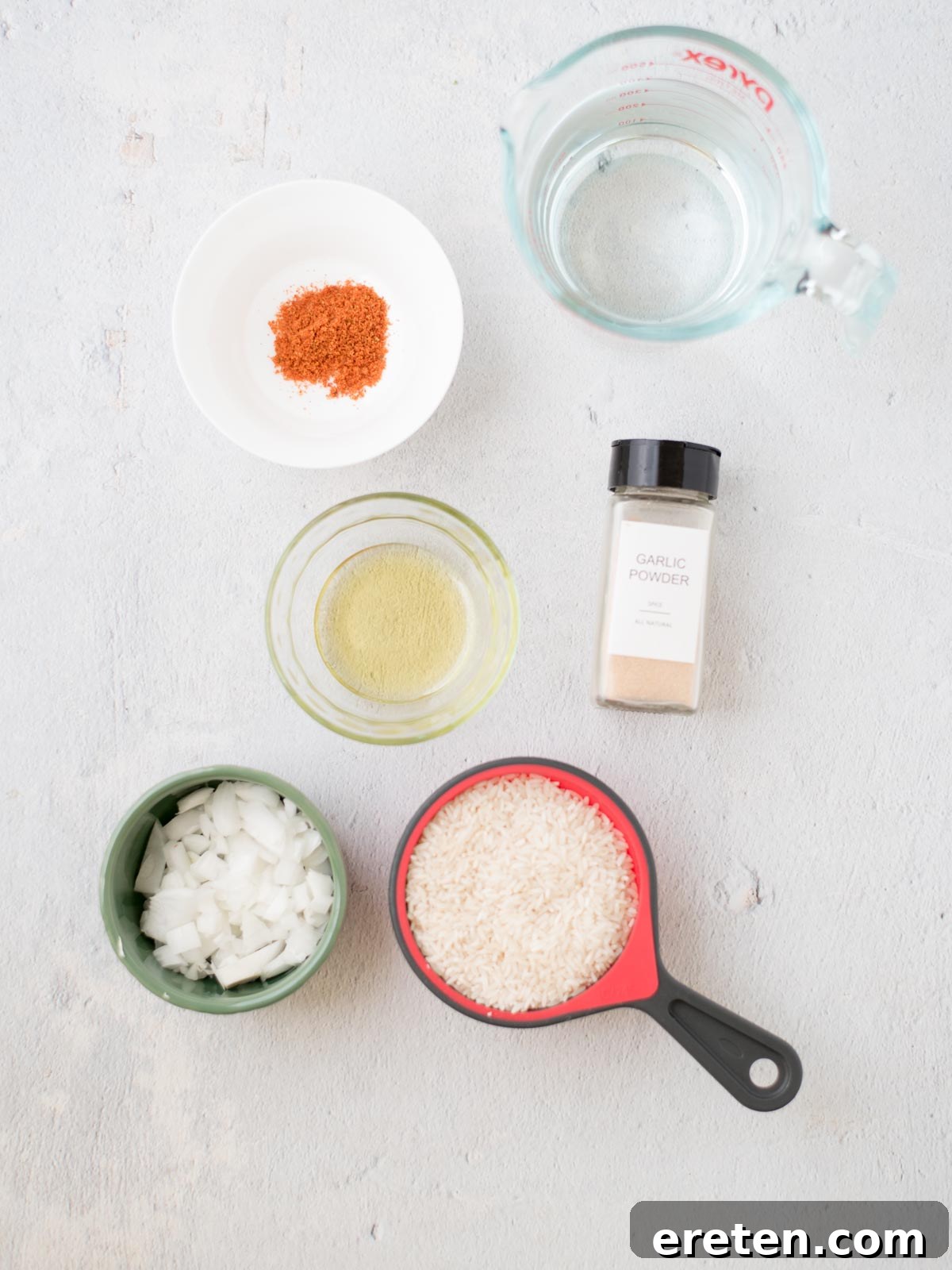 Ingredients to make Spanish rice